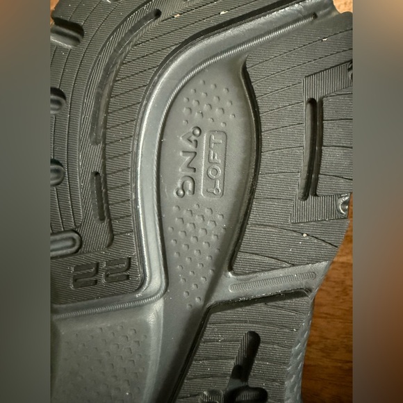 EUC Men’s Brooks Adrenaline GTS 22  - Size 11 Medium (D) - Picture 5 of 8